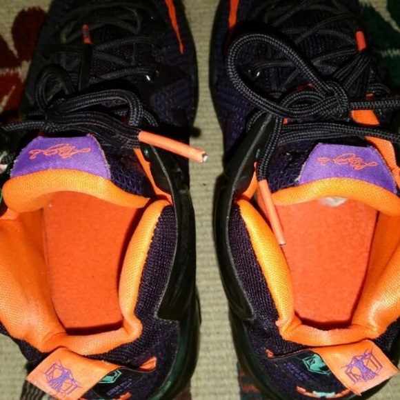 Lebron shoes - Picture 4 of 4